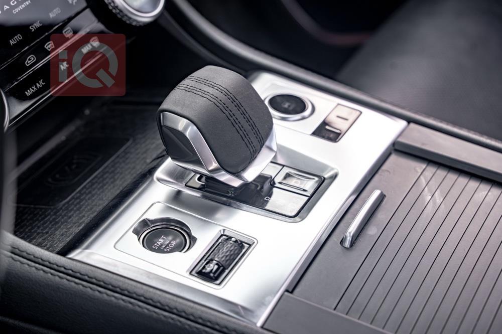 جاكوار إف-بيس